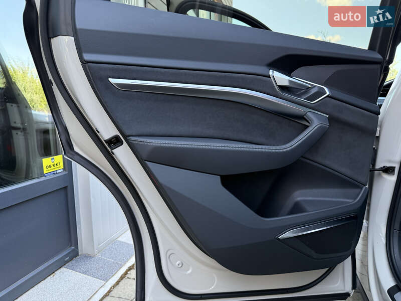 Внедорожник / Кроссовер Audi e-tron 2022 в Мукачево