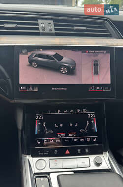Внедорожник / Кроссовер Audi e-tron 2019 в 