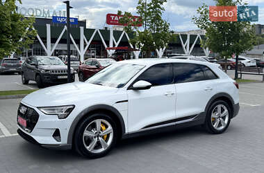 Позашляховик / Кросовер Audi e-tron 2023 в 
