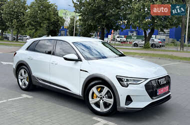 Позашляховик / Кросовер Audi e-tron 2023 в 