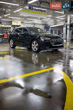 Внедорожник / Кроссовер Audi e-tron 2023 в 