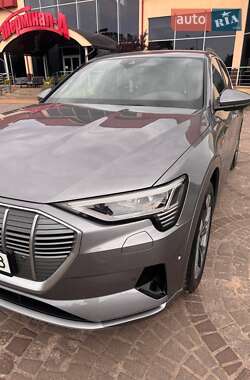 Внедорожник / Кроссовер Audi e-tron 2019 в 