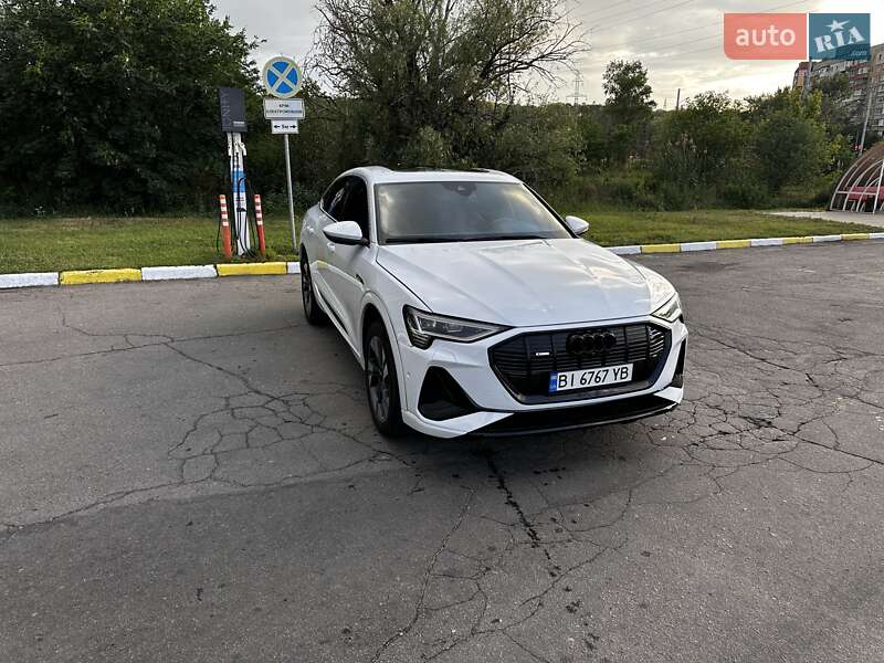 Внедорожник / Кроссовер Audi e-tron 2020 в 