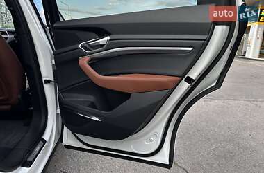 Внедорожник / Кроссовер Audi e-tron 2020 в 