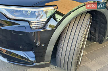Внедорожник / Кроссовер Audi e-tron 2023 в 
