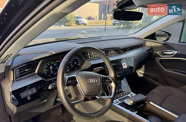 Внедорожник / Кроссовер Audi e-tron 2023 в 