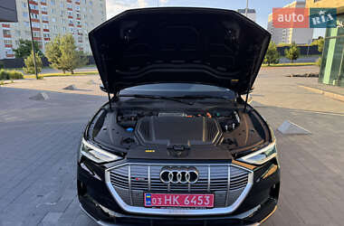 Внедорожник / Кроссовер Audi e-tron 2023 в 