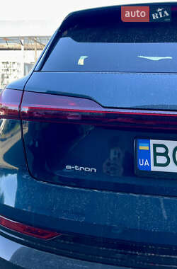 Внедорожник / Кроссовер Audi e-tron 2019 в 