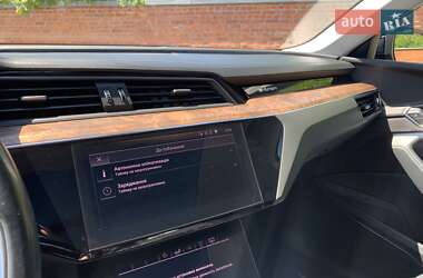 Внедорожник / Кроссовер Audi e-tron 2019 в 