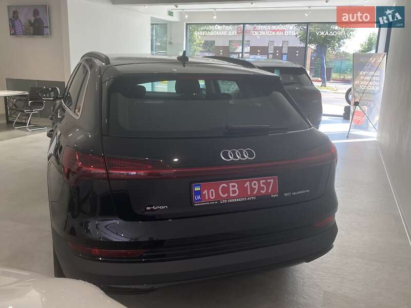 Внедорожник / Кроссовер Audi e-tron 2020 в 