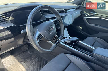 Позашляховик / Кросовер Audi e-tron 2021 в 