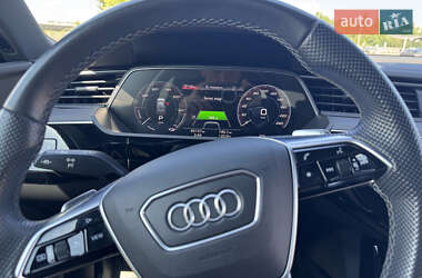 Позашляховик / Кросовер Audi e-tron 2021 в 