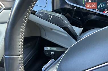 Позашляховик / Кросовер Audi e-tron 2019 в 