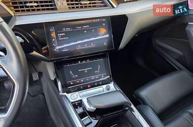 Внедорожник / Кроссовер Audi e-tron 2019 в 