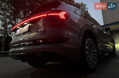 Внедорожник / Кроссовер Audi e-tron 2019 в 