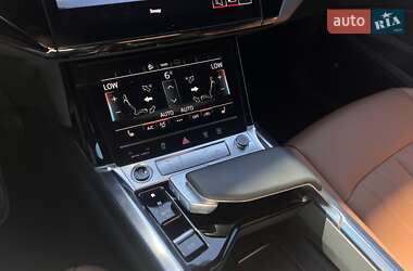 Позашляховик / Кросовер Audi e-tron 2020 в 