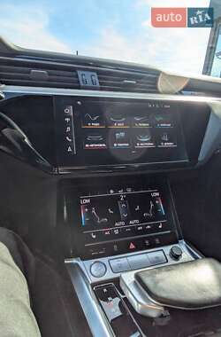 Позашляховик / Кросовер Audi e-tron 2020 в 
