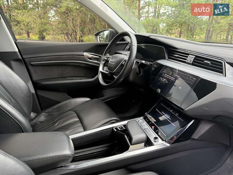 Внедорожник / Кроссовер Audi e-tron 2019 в Киеве