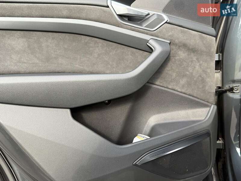Внедорожник / Кроссовер Audi e-tron 2019 в Киеве