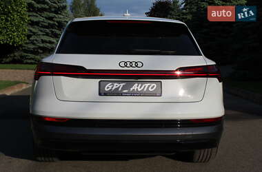 Внедорожник / Кроссовер Audi e-tron 2023 в 