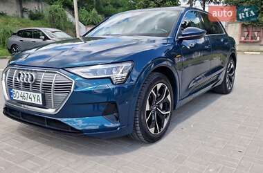 Позашляховик / Кросовер Audi e-tron 2021 в 