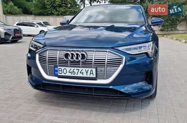 Позашляховик / Кросовер Audi e-tron 2021 в 