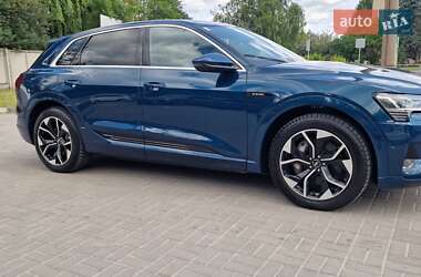 Позашляховик / Кросовер Audi e-tron 2021 в 