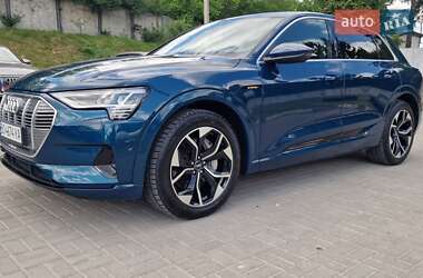 Позашляховик / Кросовер Audi e-tron 2021 в 