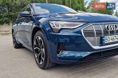 Позашляховик / Кросовер Audi e-tron 2021 в 