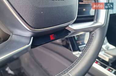 Позашляховик / Кросовер Audi e-tron 2021 в 