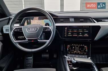 Позашляховик / Кросовер Audi e-tron 2021 в 