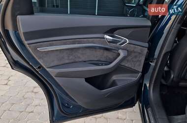 Позашляховик / Кросовер Audi e-tron 2021 в 