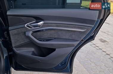 Позашляховик / Кросовер Audi e-tron 2021 в 