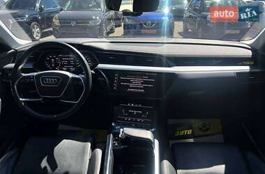 Внедорожник / Кроссовер Audi e-tron 2019 в 