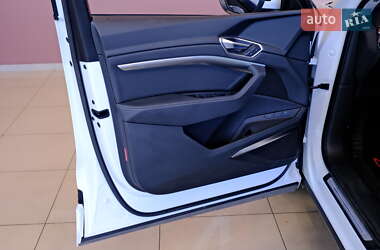 Внедорожник / Кроссовер Audi e-tron 2019 в 