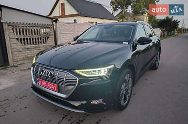 Внедорожник / Кроссовер Audi e-tron 2019 в 