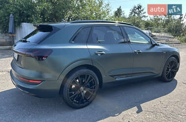 Позашляховик / Кросовер Audi e-tron 2019 в 