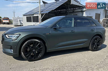 Позашляховик / Кросовер Audi e-tron 2019 в 