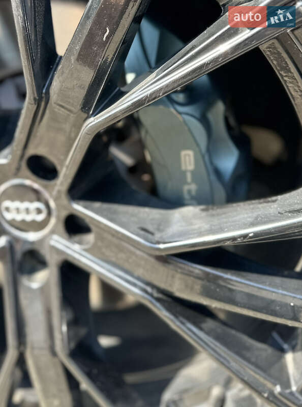 Позашляховик / Кросовер Audi e-tron 2019 в Києві