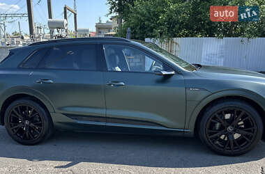 Позашляховик / Кросовер Audi e-tron 2019 в 