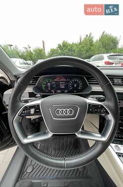 Внедорожник / Кроссовер Audi e-tron 2020 в 