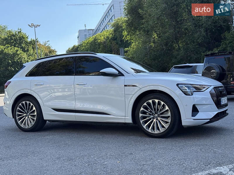Позашляховик / Кросовер Audi e-tron 2019 в Дніпрі