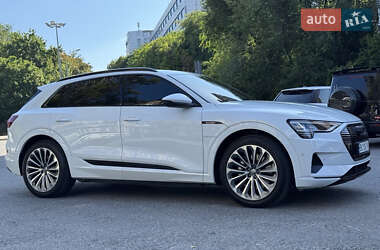 Внедорожник / Кроссовер Audi e-tron 2019 в 