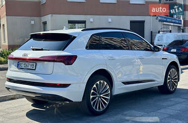 Внедорожник / Кроссовер Audi e-tron 2019 в 