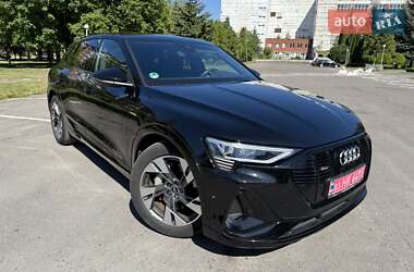 Позашляховик / Кросовер Audi e-tron 2021 в 