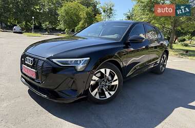 Позашляховик / Кросовер Audi e-tron 2021 в 