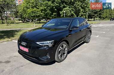 Позашляховик / Кросовер Audi e-tron 2021 в 