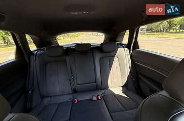 Позашляховик / Кросовер Audi e-tron 2021 в 