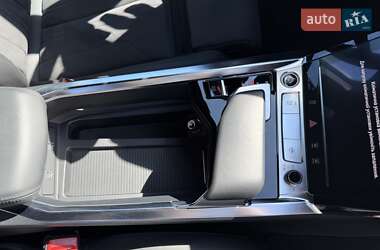 Позашляховик / Кросовер Audi e-tron 2021 в 