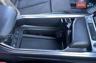 Позашляховик / Кросовер Audi e-tron 2019 в 